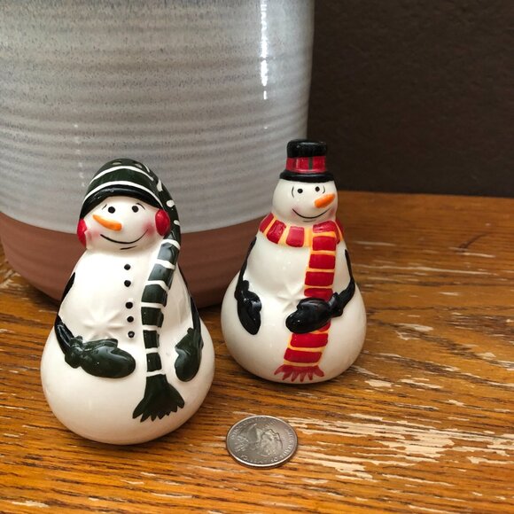 Pfaltzgraff Collectibles Snowman Folk Hand-Painted Sculpted Salt & Pepper Set - Picture 2 of 5